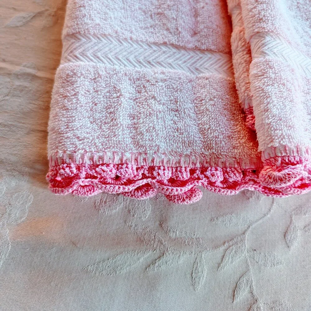 VTG Set of 2 80s Fieldcrest Pink Hand Towels Lace Trim Cotton USA Cottagecore